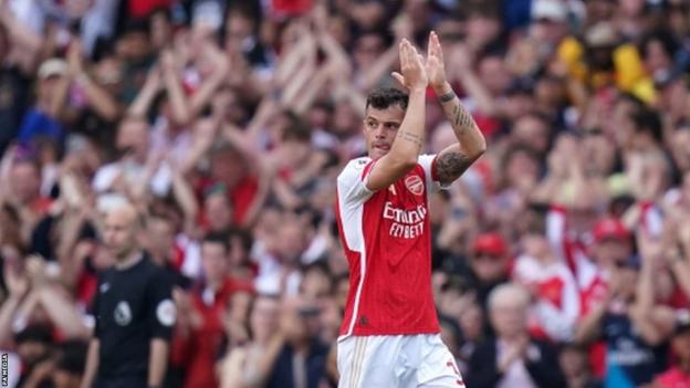 Granit Xhaka, l'un des capitaines les plus admirés d'Arsenal, choisit de rejoindre la Bundesliga